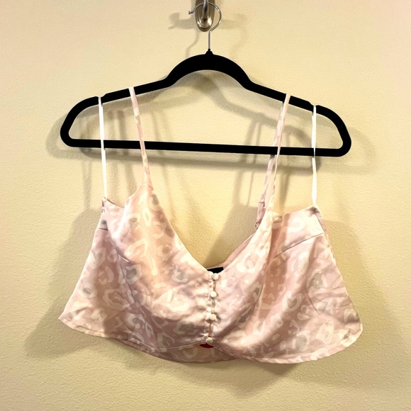 NWT size Medium 100 % polyester crop top - Picture 1 of 6